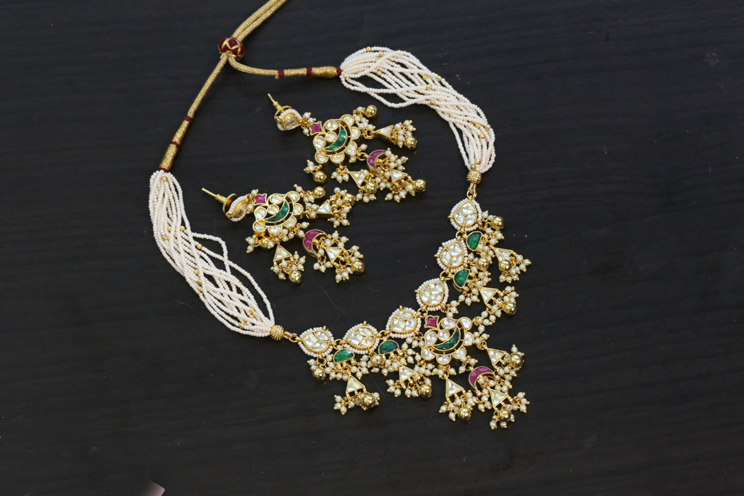 Dainty Multicolor Pachi Kundan Necklace Set