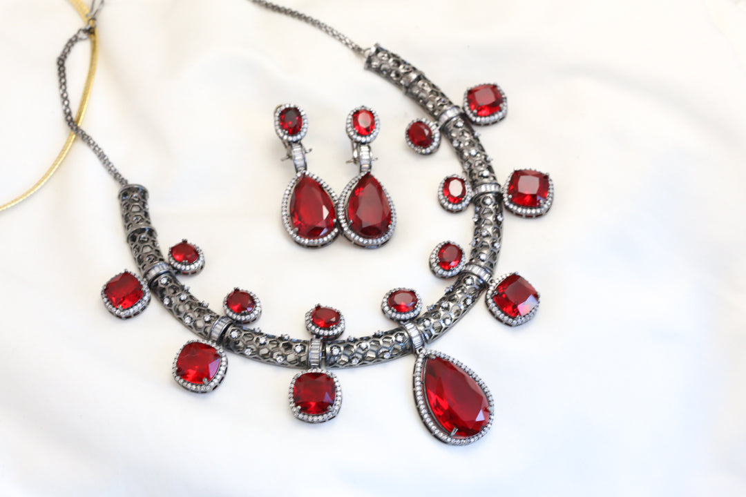 Contemporary Black Polish Red Necklace Set