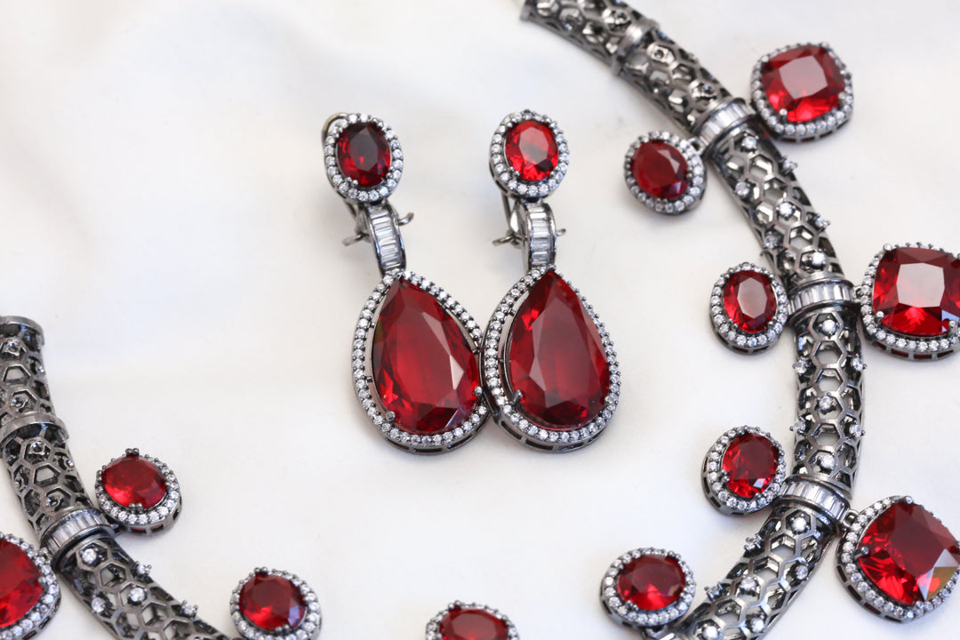 Contemporary Black Polish Red Necklace Set
