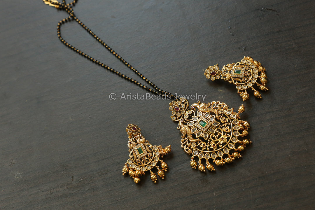Black Bead Antique Gold Polki Pendant Set
