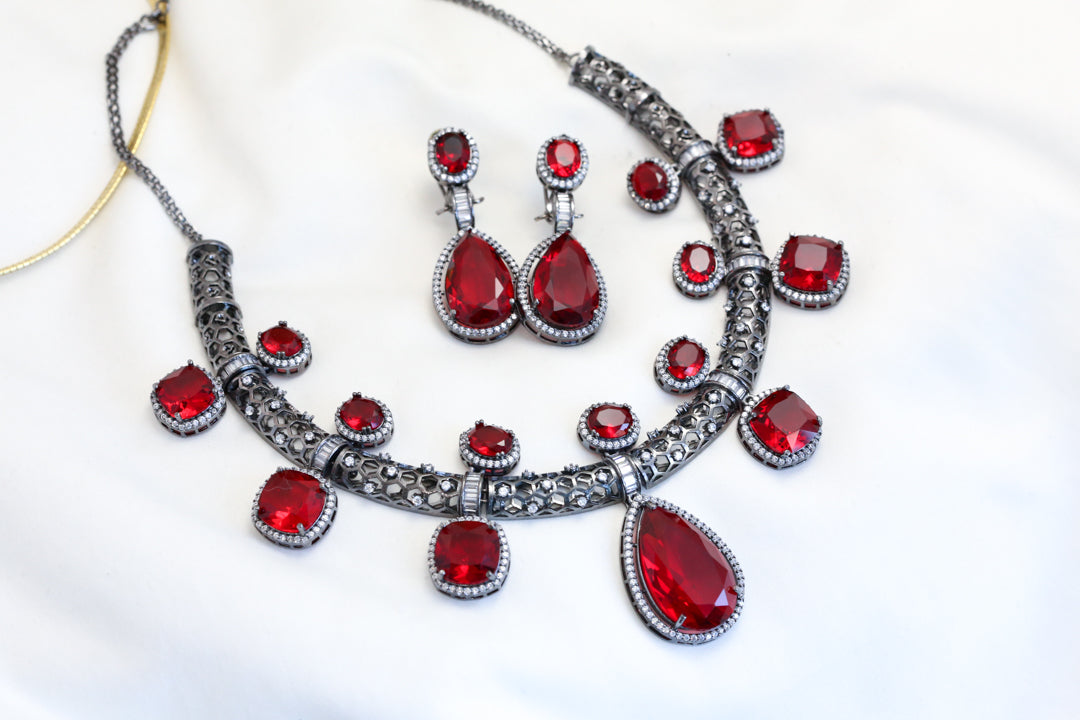 Contemporary Black Polish Red Necklace Set