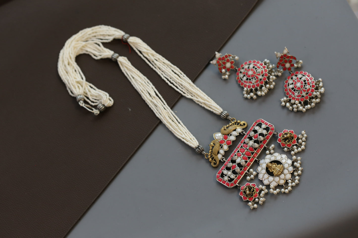 Jadau Inlay Dual Tone Pendant Necklace Set - Coral