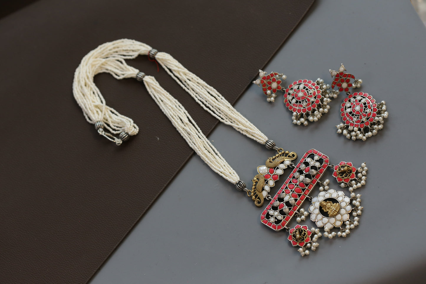 Jadau Inlay Dual Tone Pendant Necklace Set - Coral