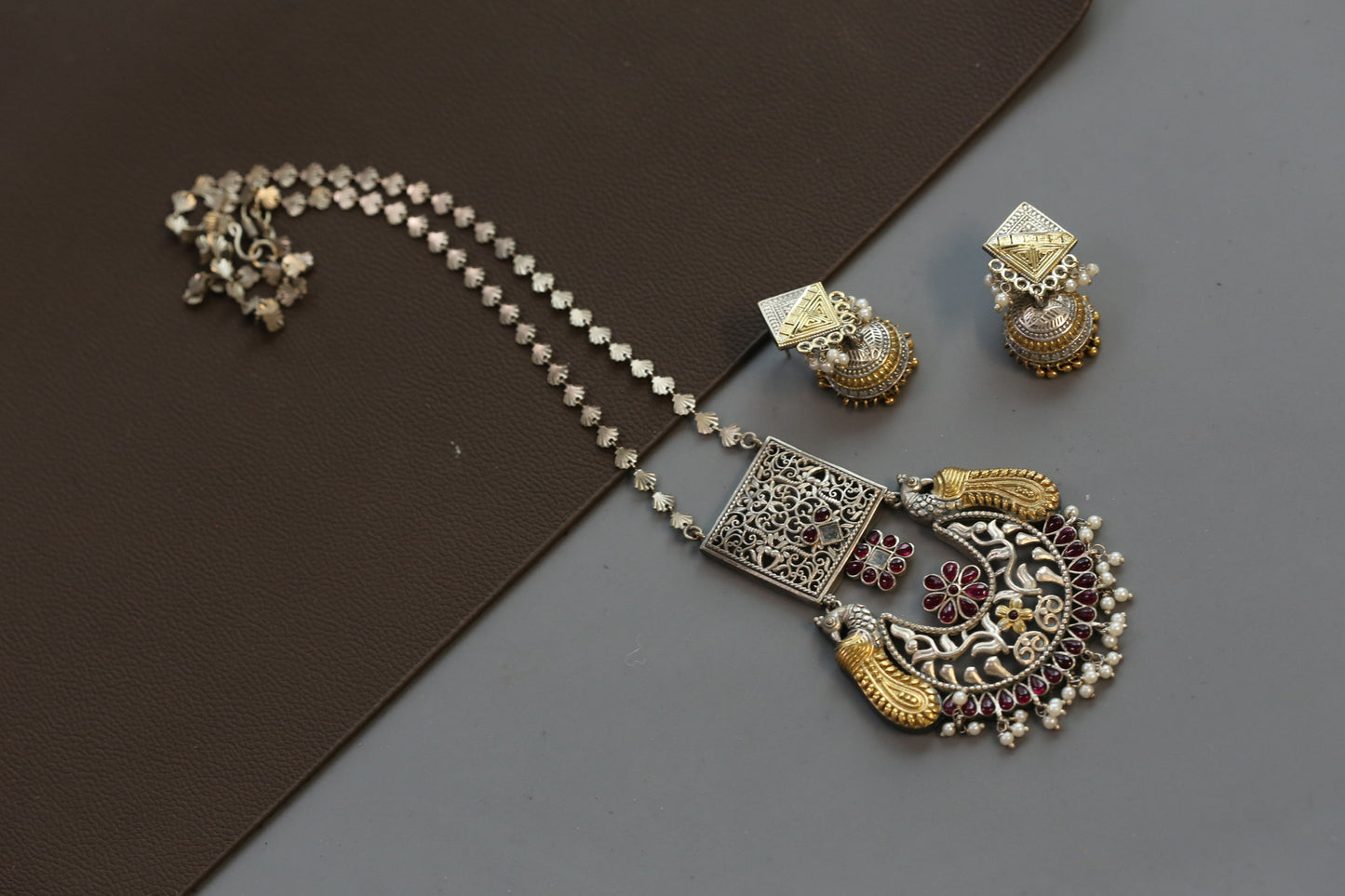 Moha Dual Tone Pendant Necklace Set -Red