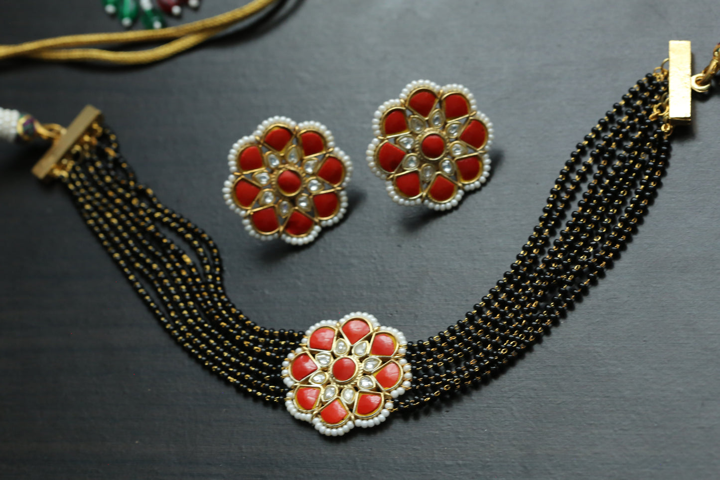 Black Bead Jadau Necklace Set - Coral
