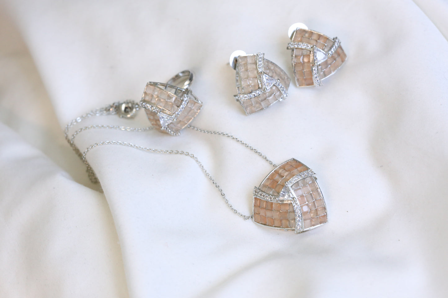 Invisible Stone Setting Necklace Set -Peach