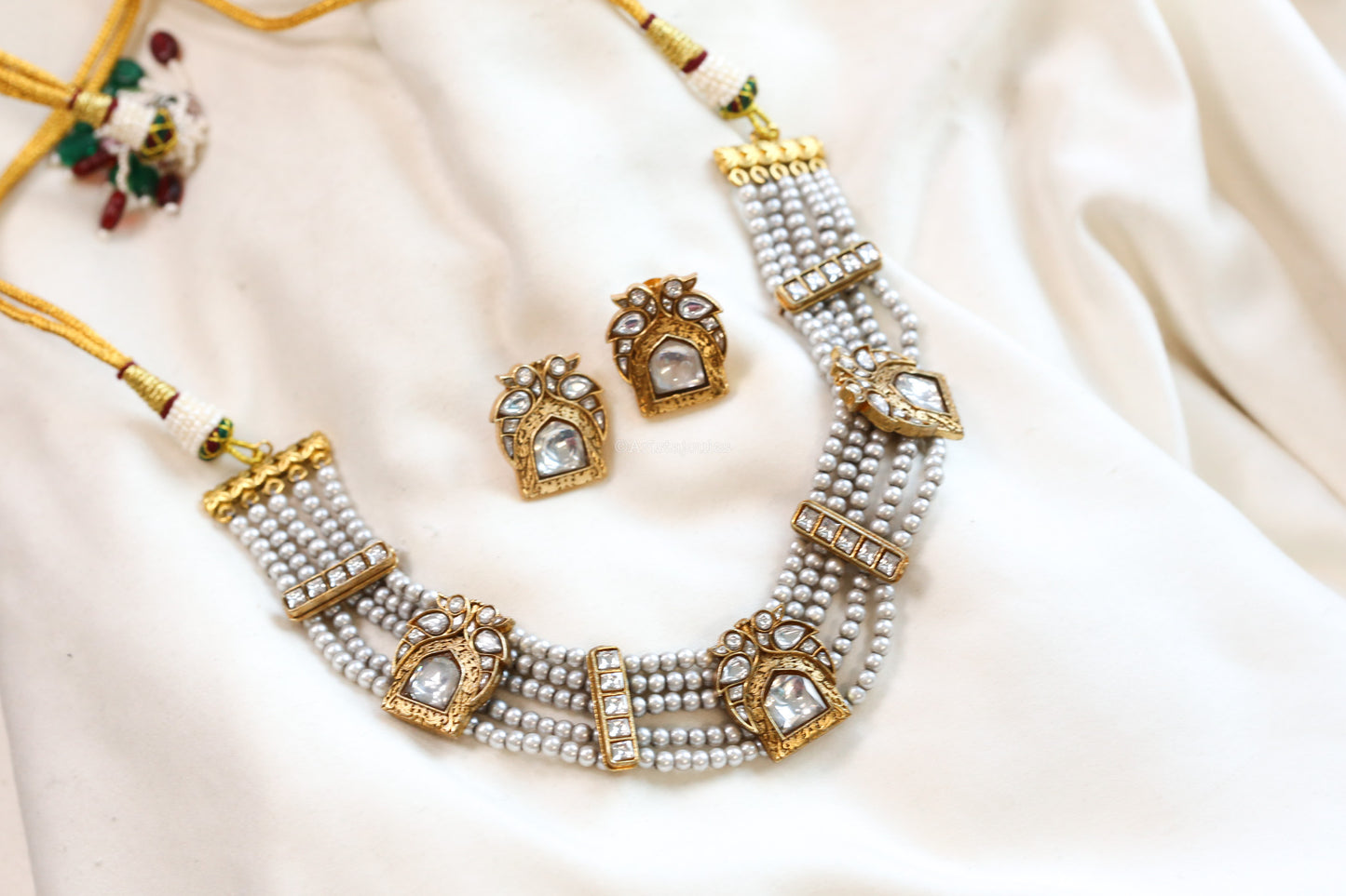 Jharoka Vintage Look Kundan Necklace Set