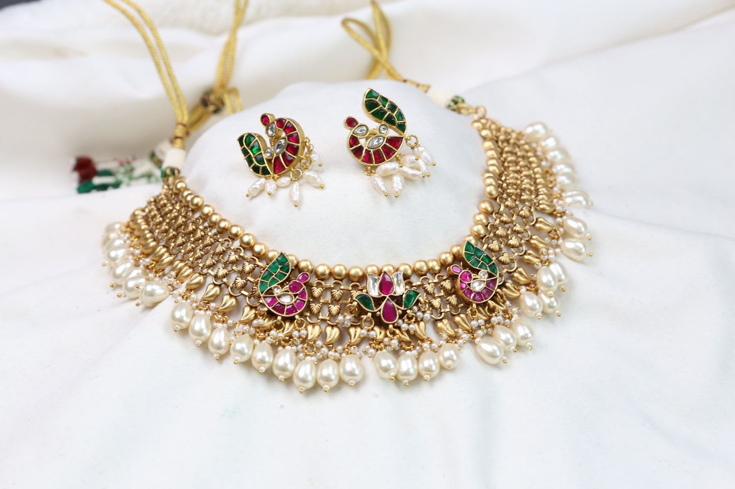 Anu Vintage Look Necklace Set