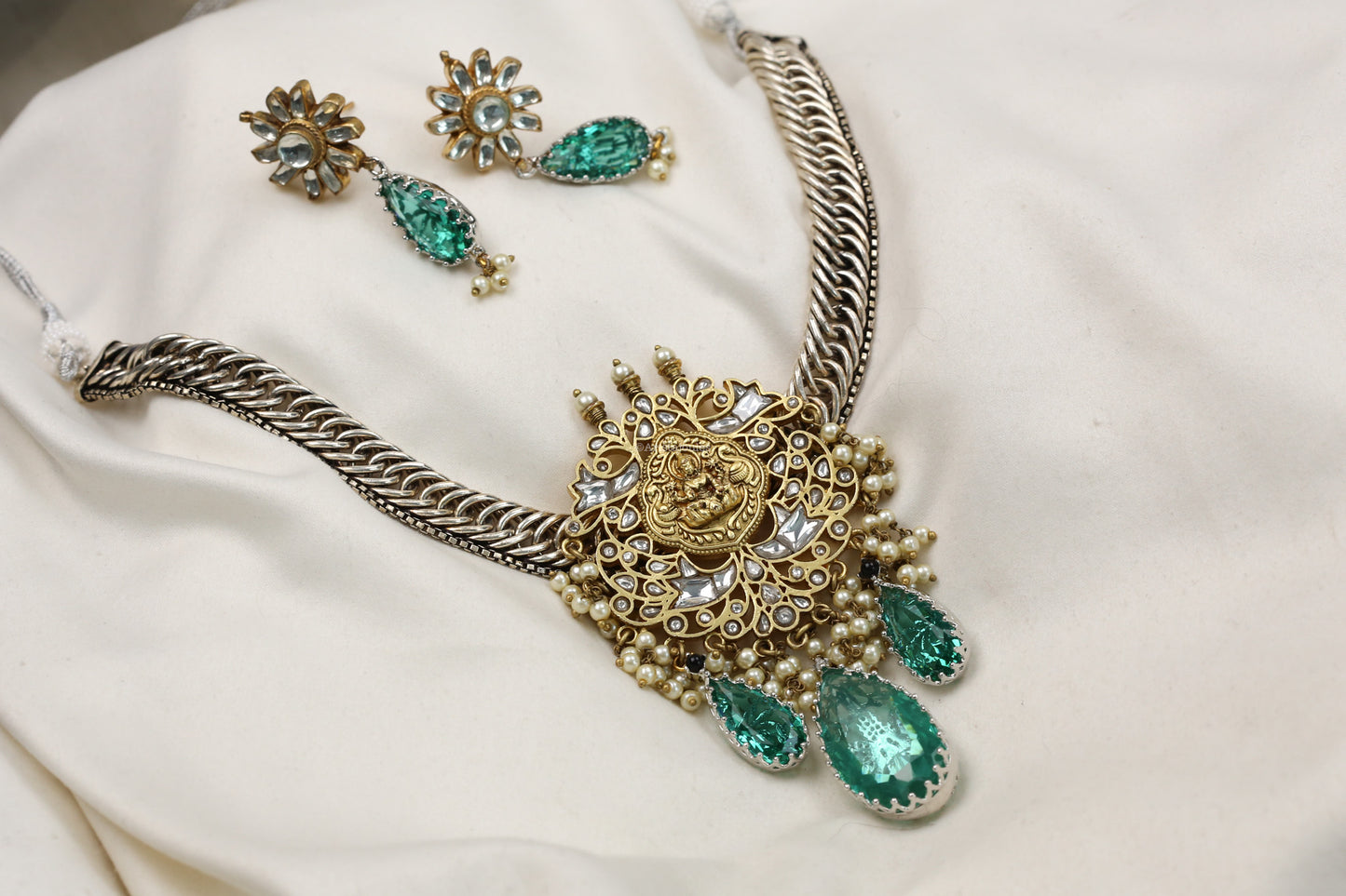 Leena Dual Tone Jadau Kundan & Doublet Set