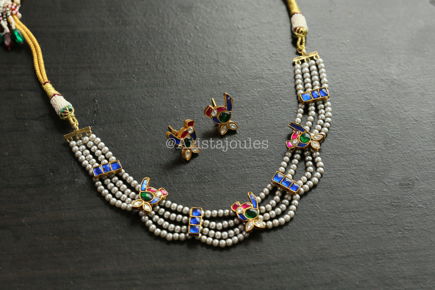 Leela Vintage Look Kundan Necklace Set