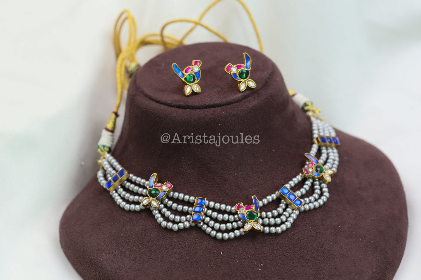 Leela Vintage Look Kundan Necklace Set