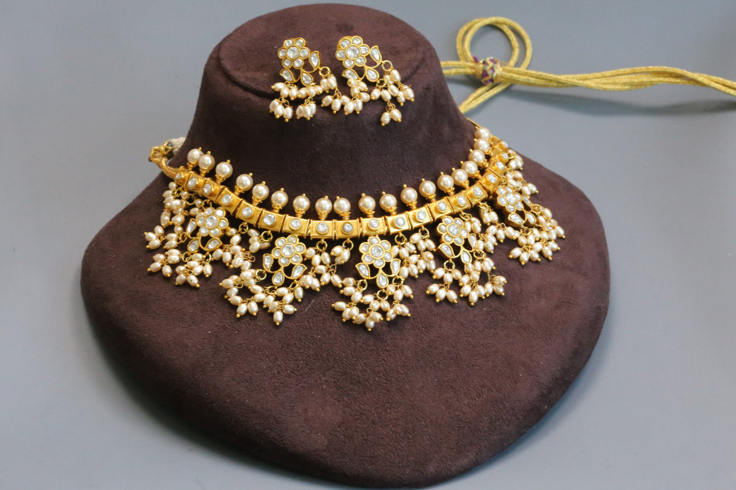 Jadau Kundan Guttapusalu Necklace Set - Clear