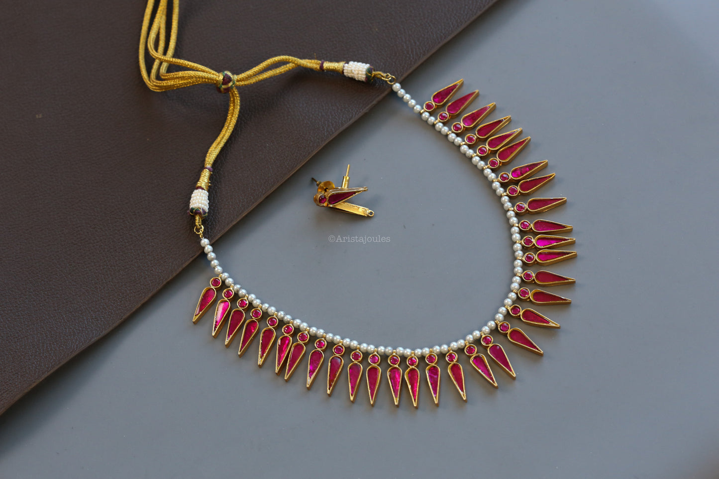 Ishita Vintage Look Kundan Necklace Set