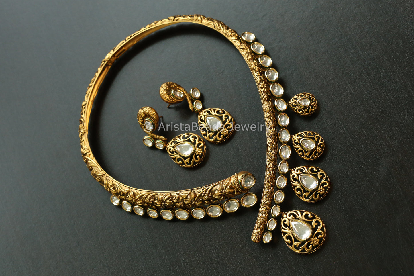 Antique Gold Clear Kundan Carved Hasli Set (103-05)