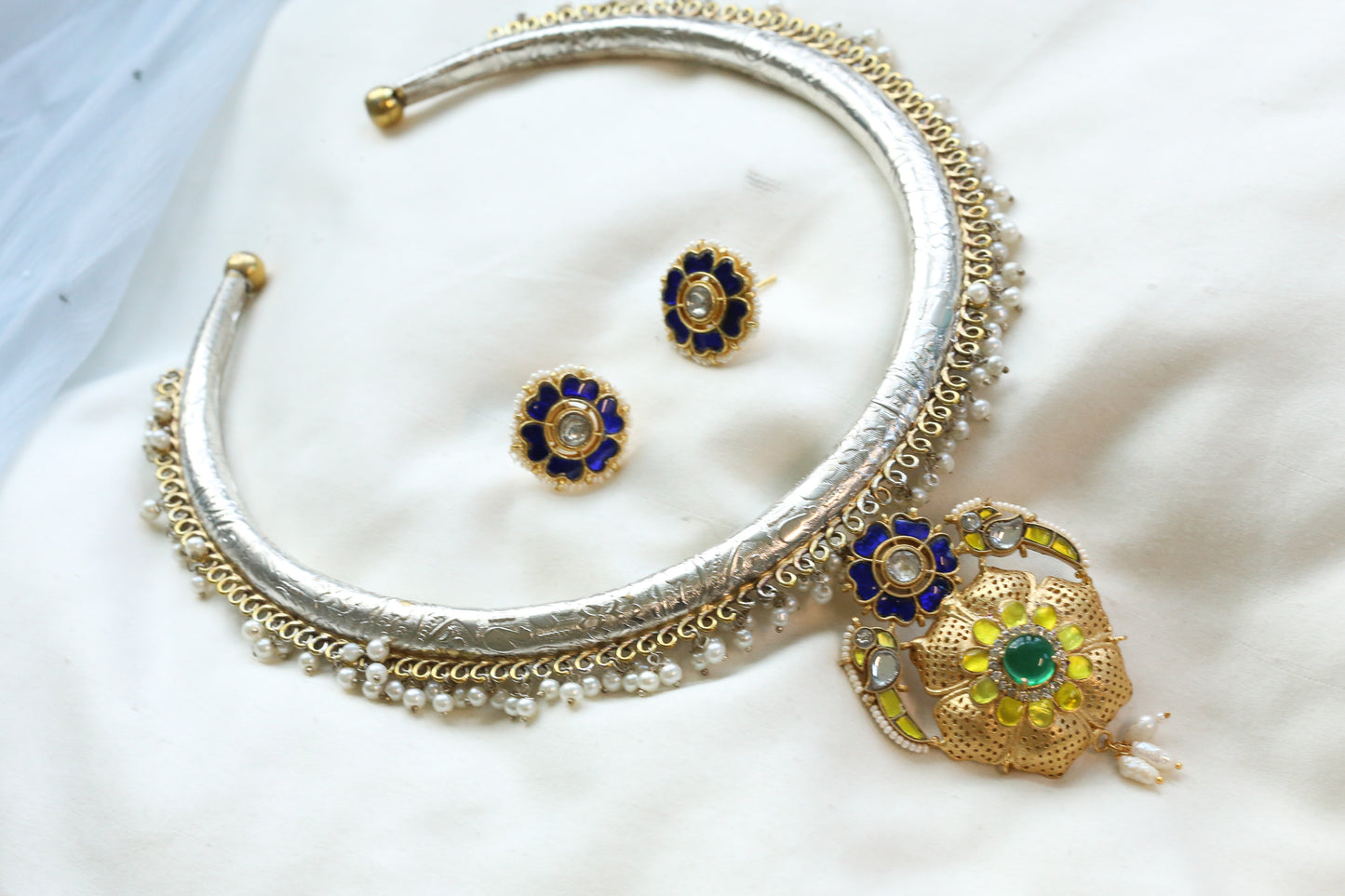 Dhara Oxidized Kundan Hasli Necklace Set (T102-08)