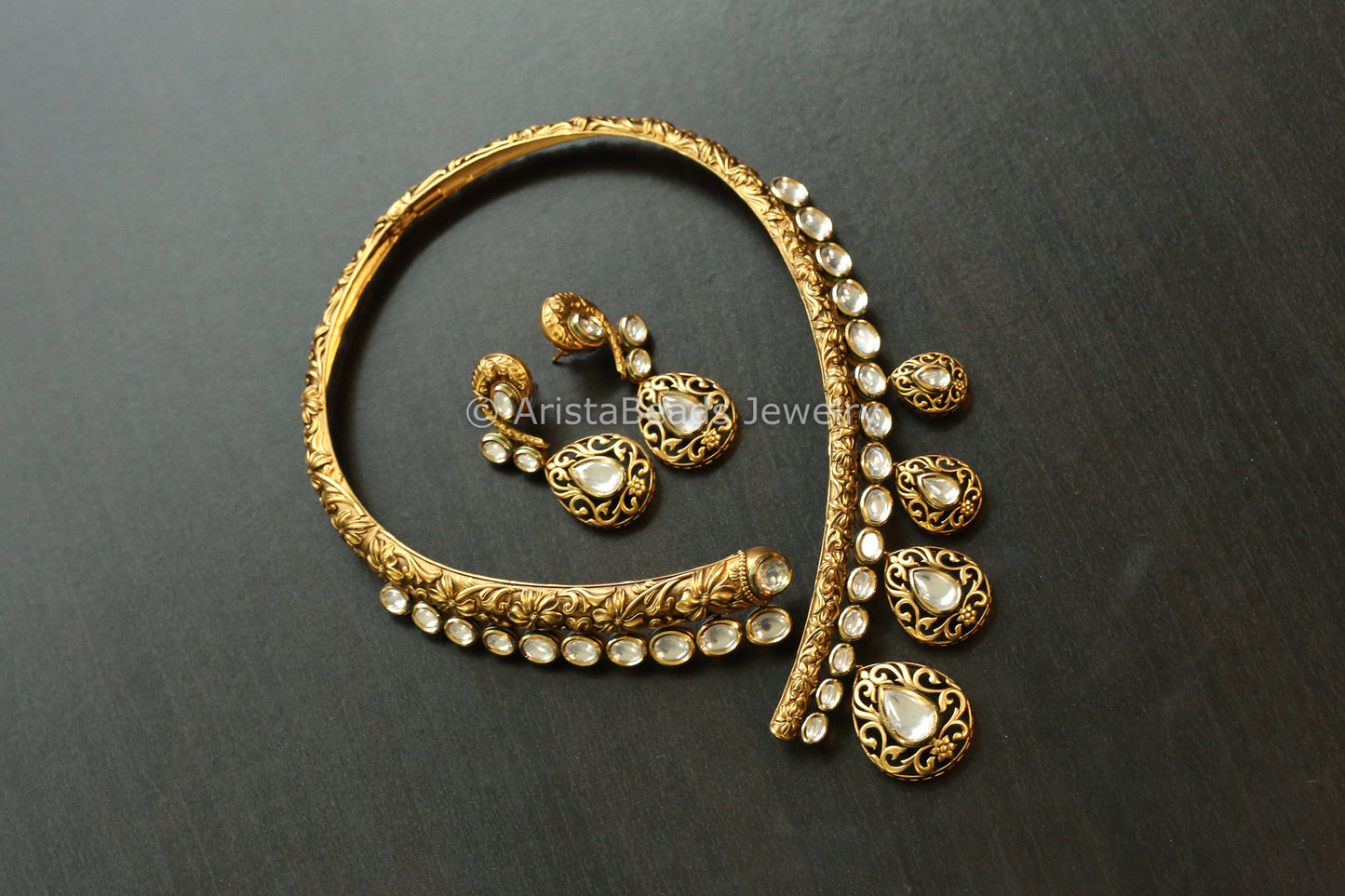 Antique Gold Clear Kundan Carved Hasli Set (103-05)