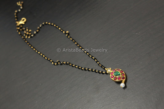Kundan Jadau Paisley In Black Bead Chain