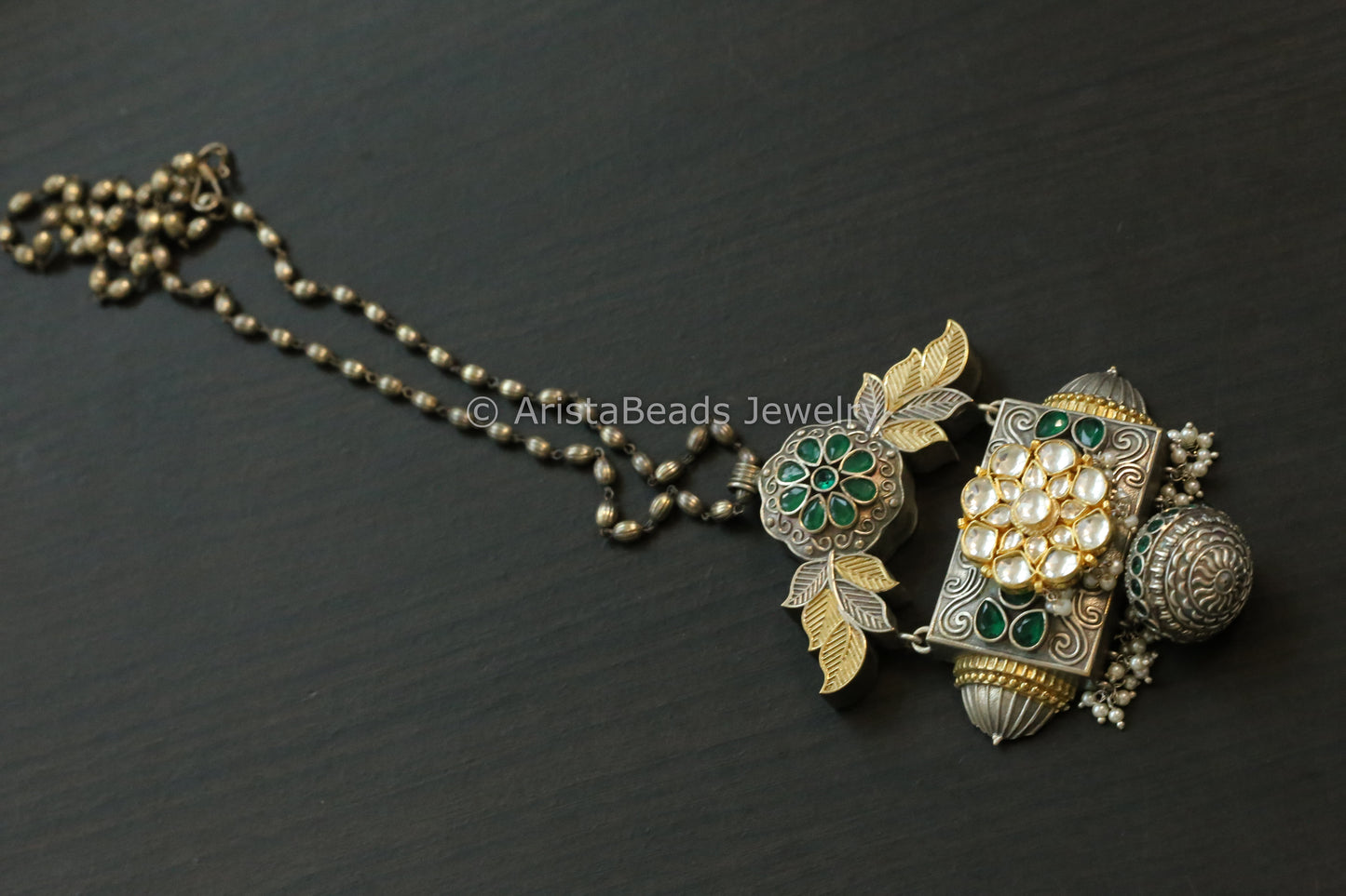 Silver Look Kundan Motif Chain Pendant