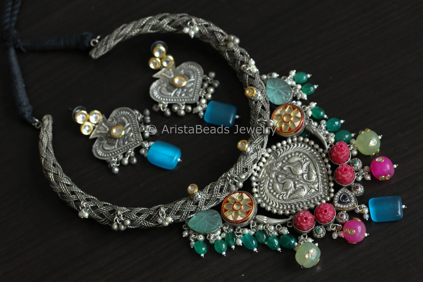 Silver Look Alike Unique Kundan Hasli Necklace Set