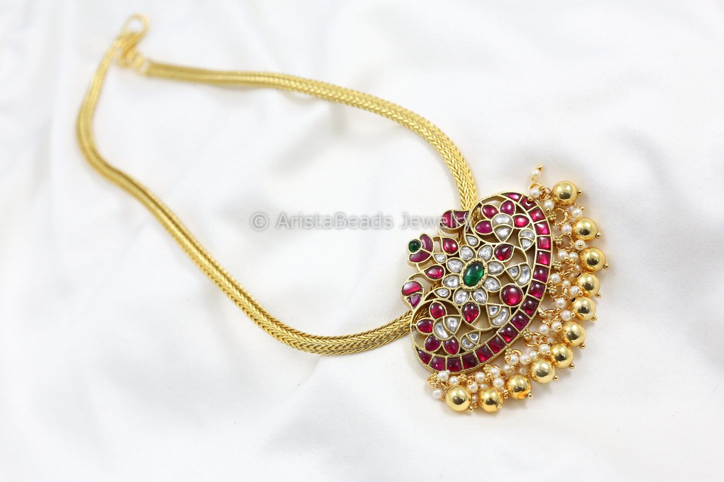 Jadau Kundan Pendant In Antique Gold Chain