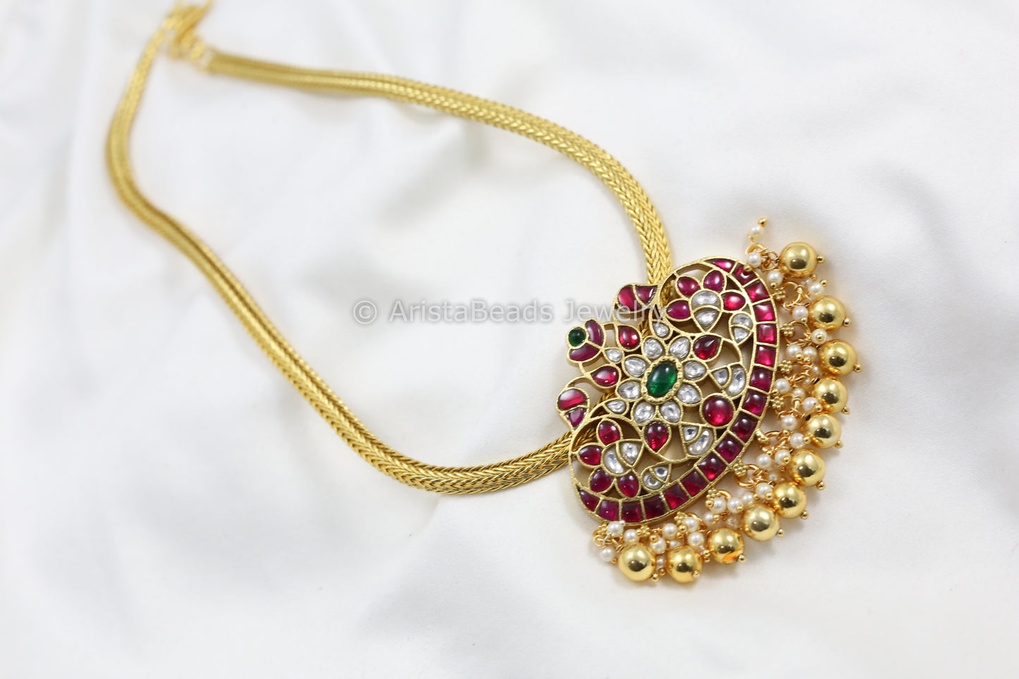 Jadau Kundan Pendant In Antique Gold Chain