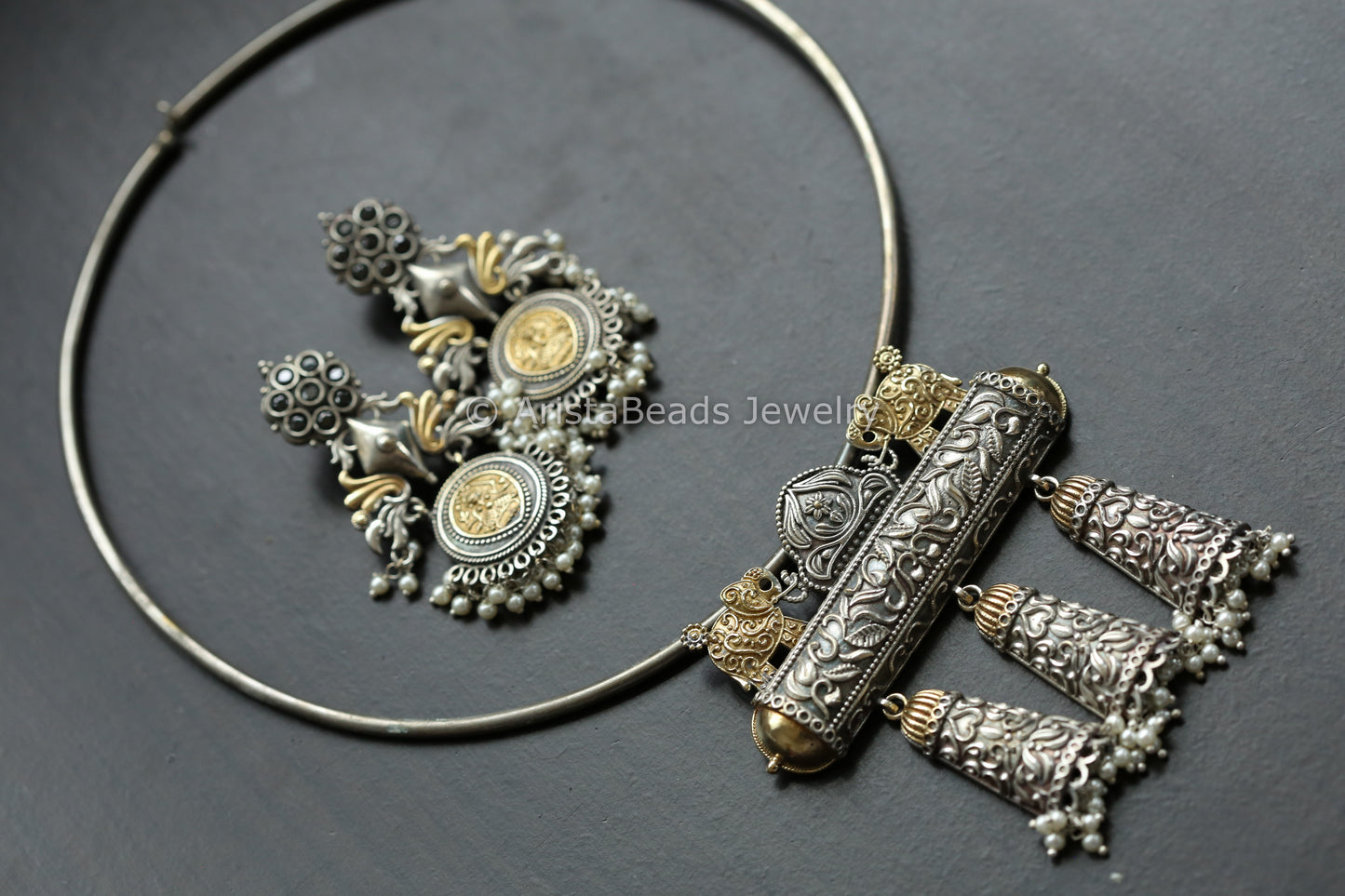 Dual Tone Hasli Necklace Set - Black