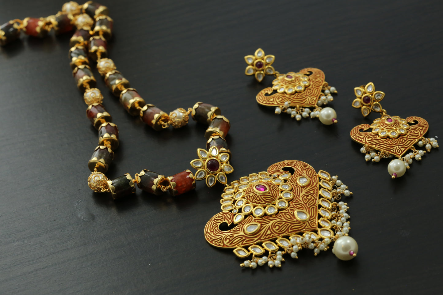 Geru Enamel & Foil Kundan Pendant Set