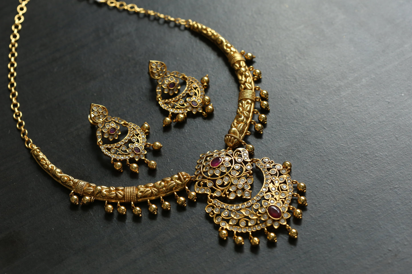 Naksi Kemp Stone Hasli Necklace Set - Ruby