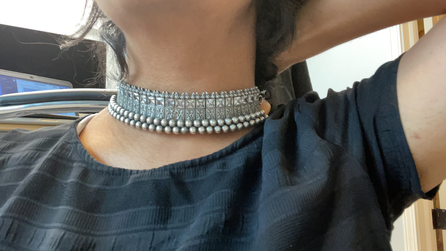 Clear Tussi Necklace