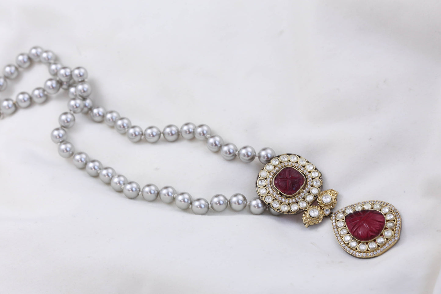 Uncut Polki & Carved Stones Pendant In Gray Pearls Mala