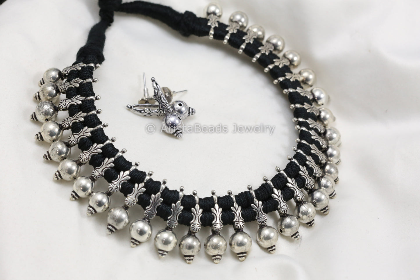 Silver Look Alike Thread Necklace - Black
