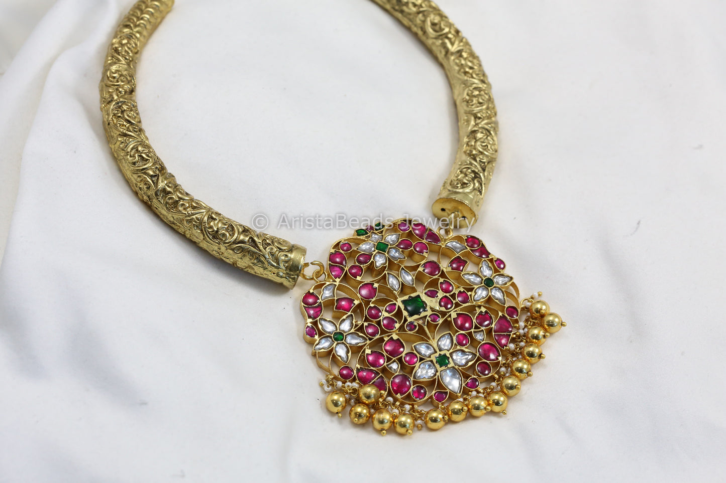 Jadau Kundan Pendant In Carved Hasli