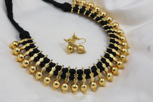 Gold Finish Thread Necklace - Black
