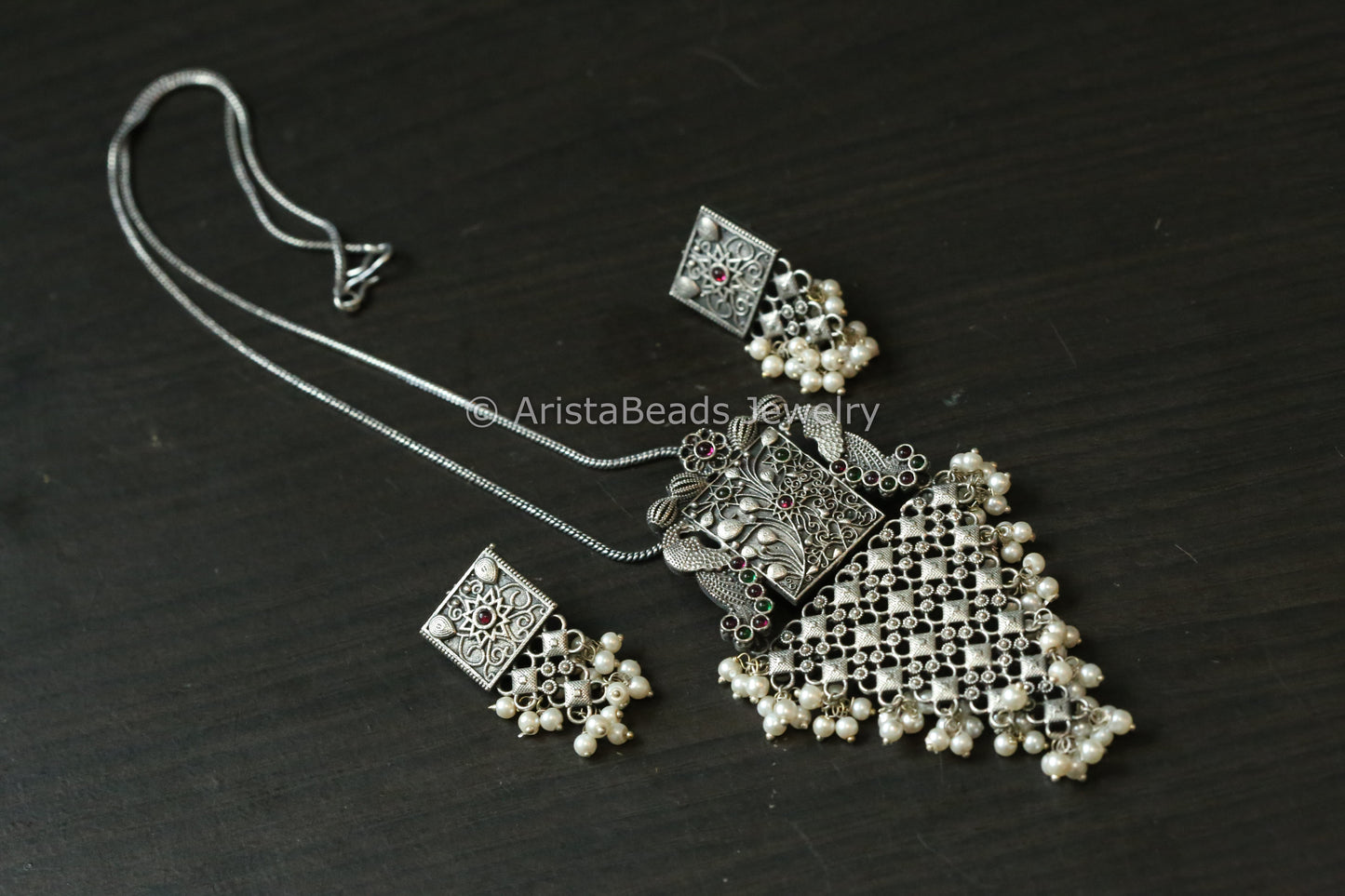 Silver Tone Necklace Set - Green Ruby