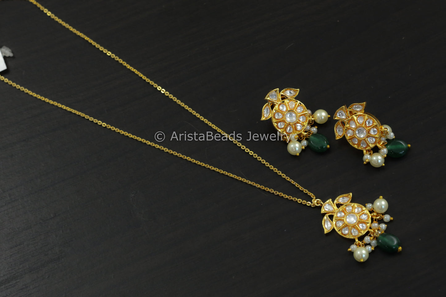 Dainty Uncut Kundan Pendant Set - Green