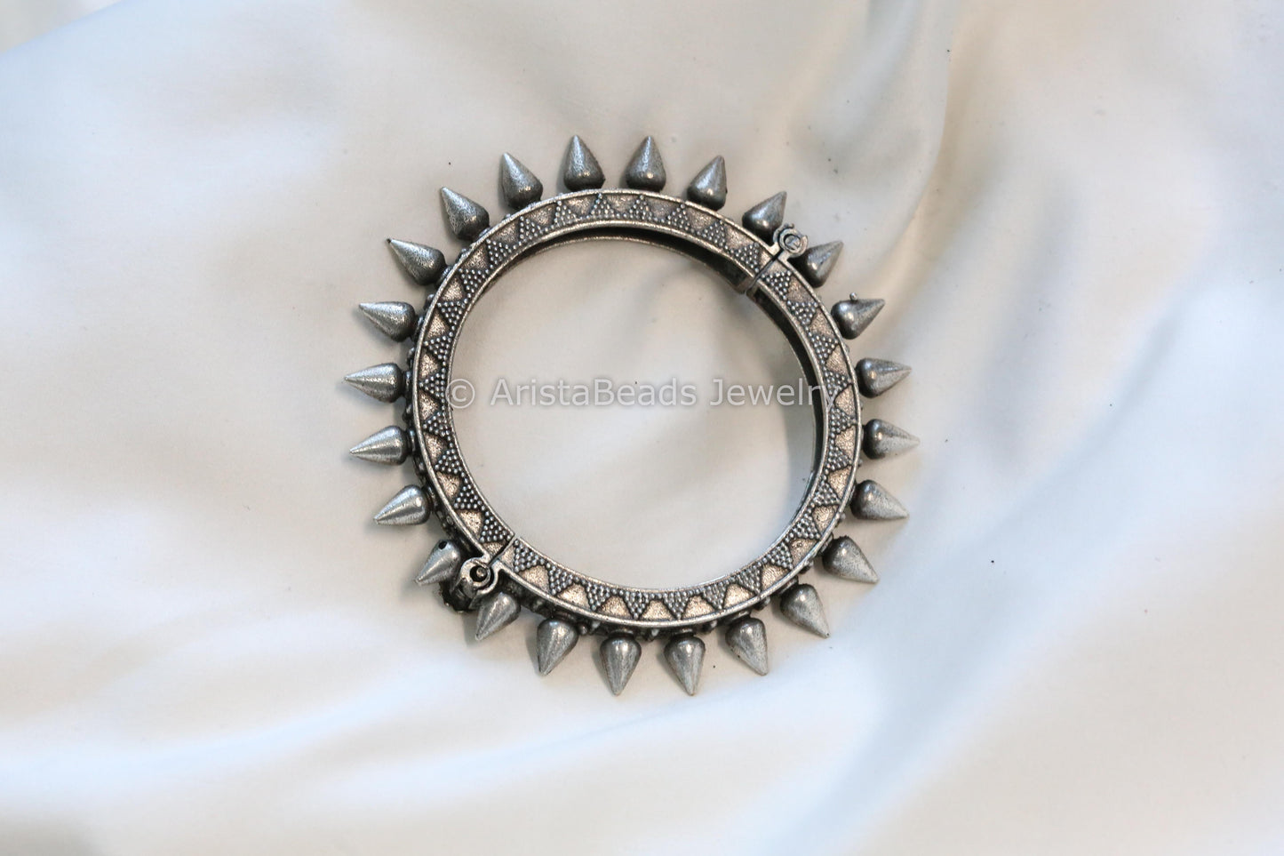 Silver Look Alike Spike Pacheli (openable)
