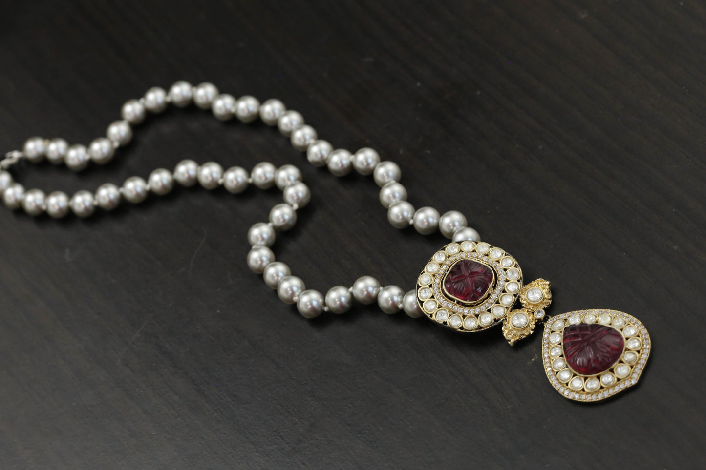 Uncut Polki & Carved Stones Pendant In Gray Pearls Mala