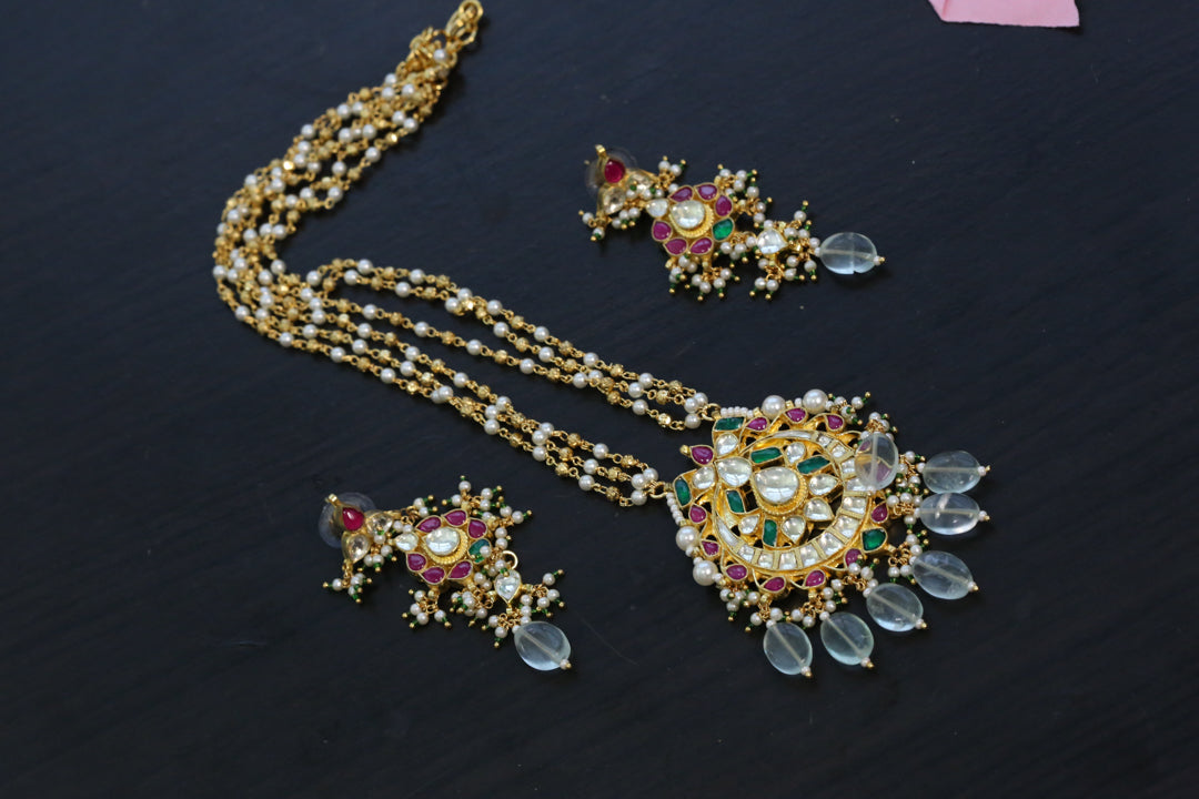 Pachi Kundan Pendant Necklace Set With Fluorite Beads