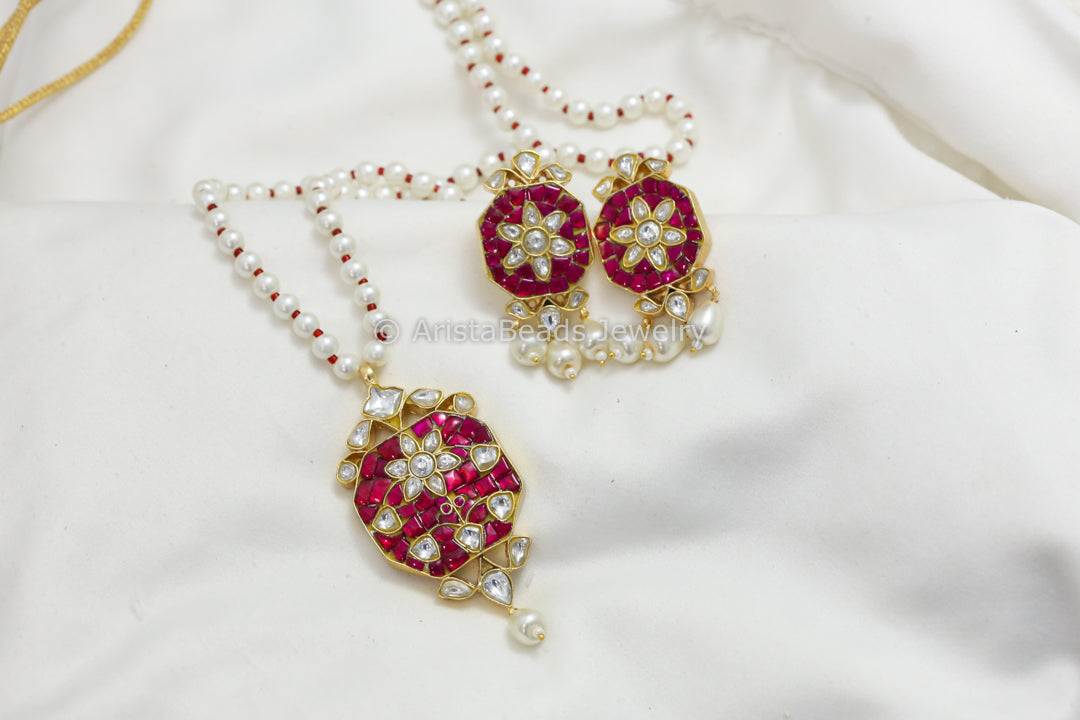 Jadau Takkar Kundan Work Necklace Set- Ruby