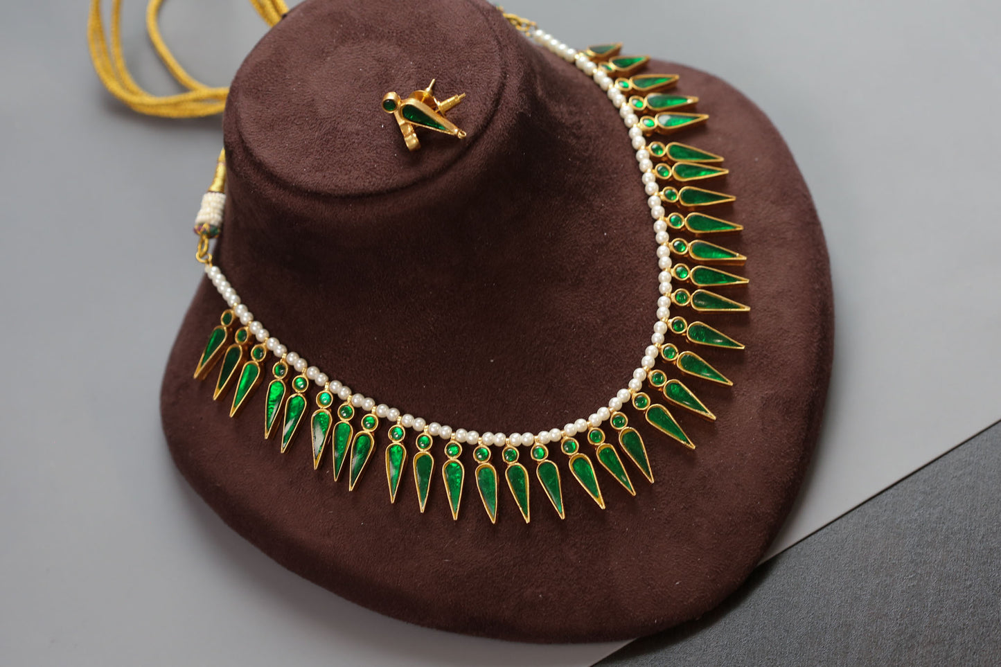 Ishita Kundan Choker Se - Green
