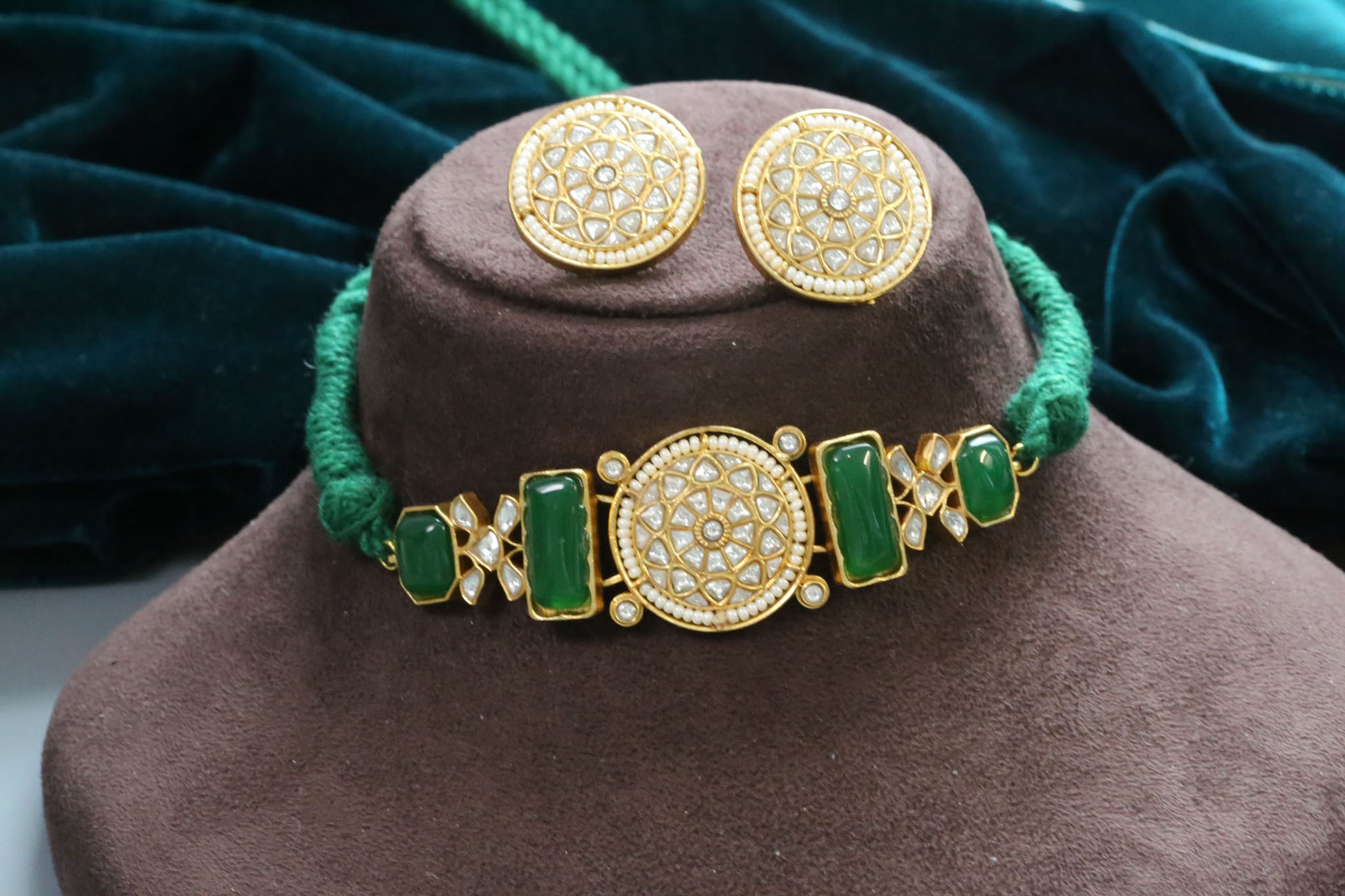 Zehra Jadau Kundan Choker Set