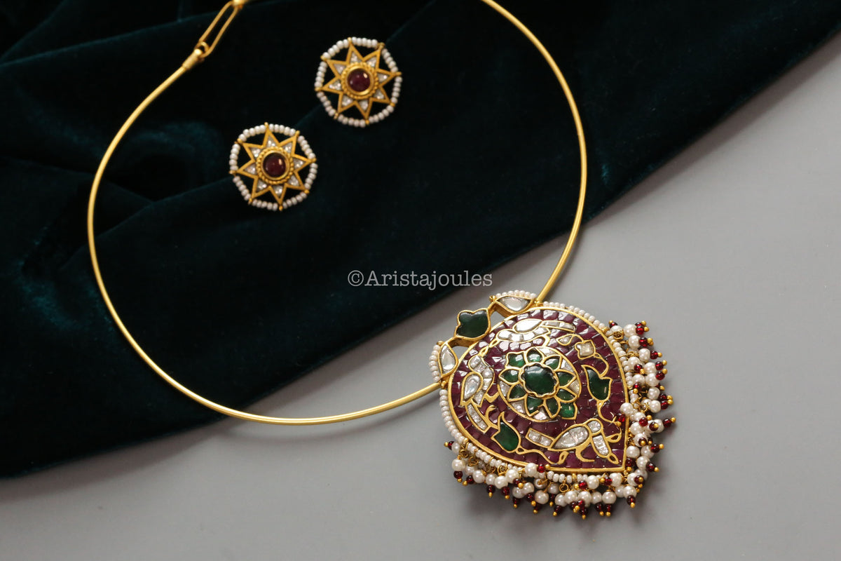 Takkar Kundan Pendant Hasli Set (Removable) - Red