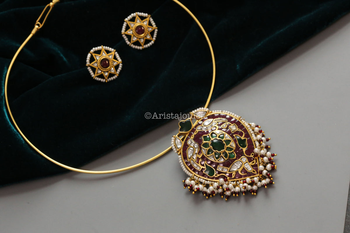 Takkar Kundan Pendant Hasli Set (Removable) - Red