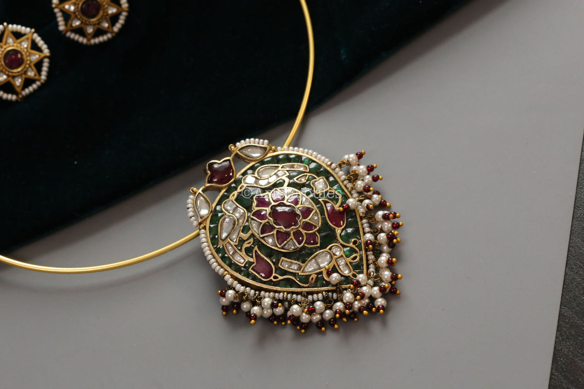 Takkar Kundan Pendant Hasli Set (Removable) - Green
