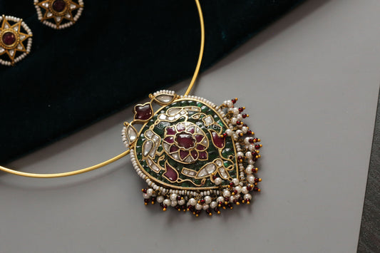 Takkar Kundan Pendant Hasli Set (Removable) - Green