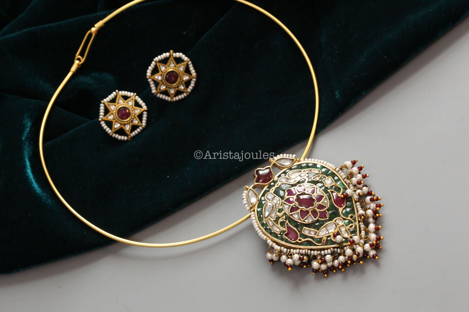 Takkar Kundan Pendant Hasli Set (Removable) - Green