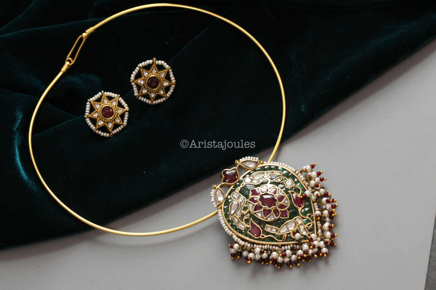 Takkar Kundan Pendant Hasli Set (Removable) - Green