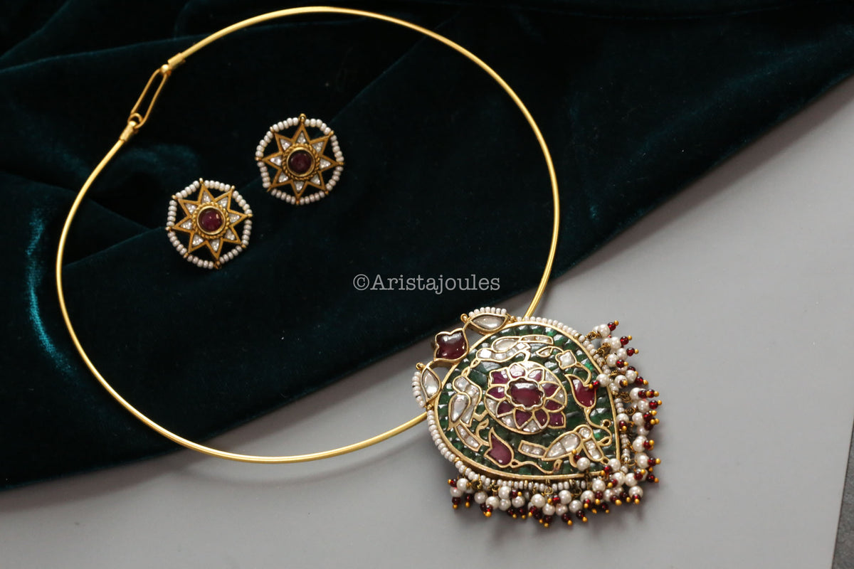 Takkar Kundan Pendant Hasli Set (Removable) - Green