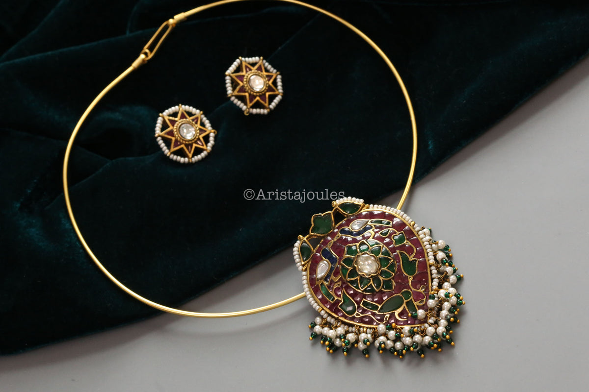 Takkar Kundan Pendant Hasli Set (Removable) - Multi
