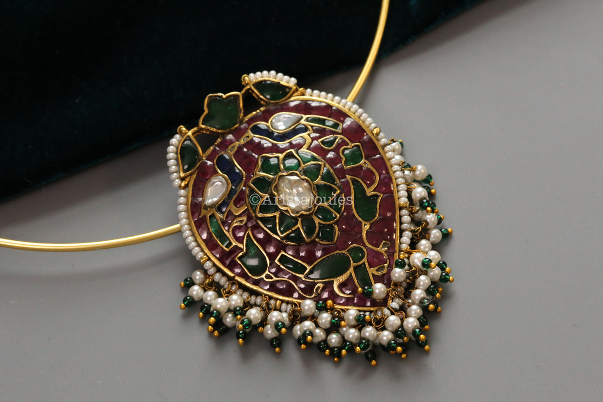 Takkar Kundan Pendant Hasli Set (Removable) - Multi